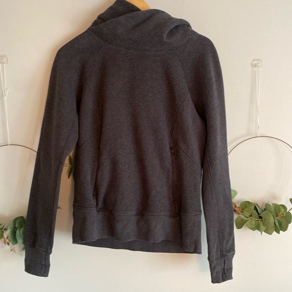 Lululemon Under Wraps Pullover
Heathered Black size 6 hoodie sweatshirt - Picture 8 of 15